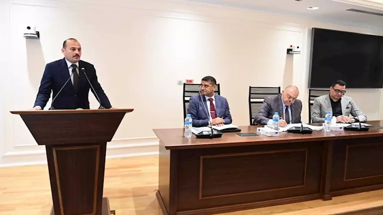 البرلمان يبحث خطة استراتيجية لدعم وتوطين صناعة الهواتف المحمولة في البلاد